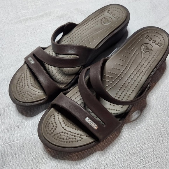 CROCS Patricia Brown Strappy Wedge Sandal - Size 10 - Picture 1 of 6